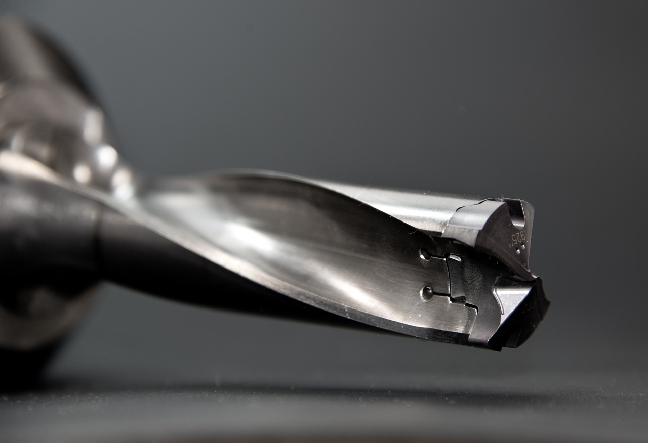 Impact-rated bits: why standard driver bits shear in an impact driver